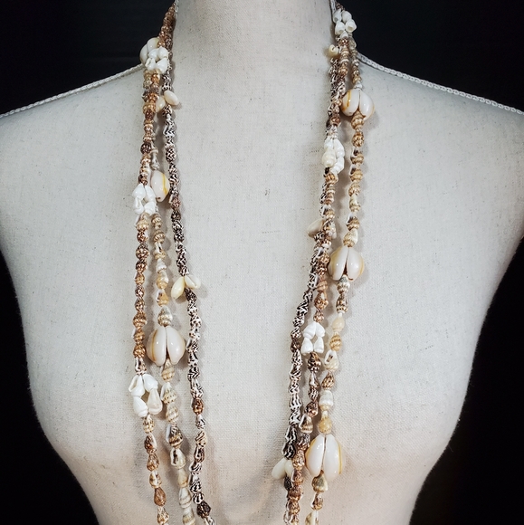 Set of 3 Seashell Necklaces beige, brown. - Picture 3 of 8